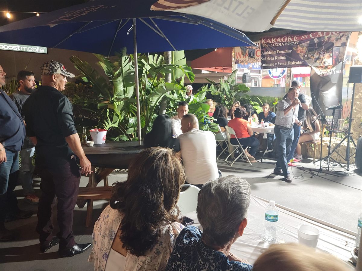 Live music and food at Capri